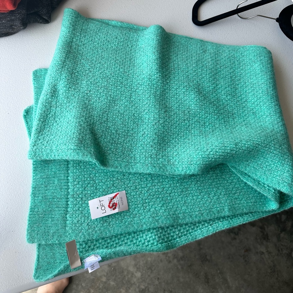 NWT Lift Stitchy teal scarf